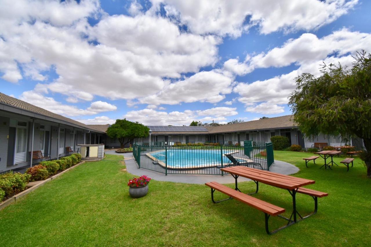 Townhouse Motel Cowra Exterior foto